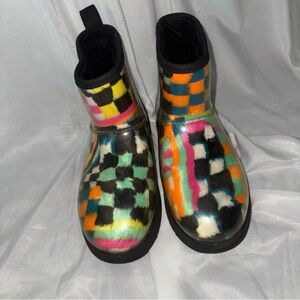 Ugg women’s classic clear mini check boots size 6